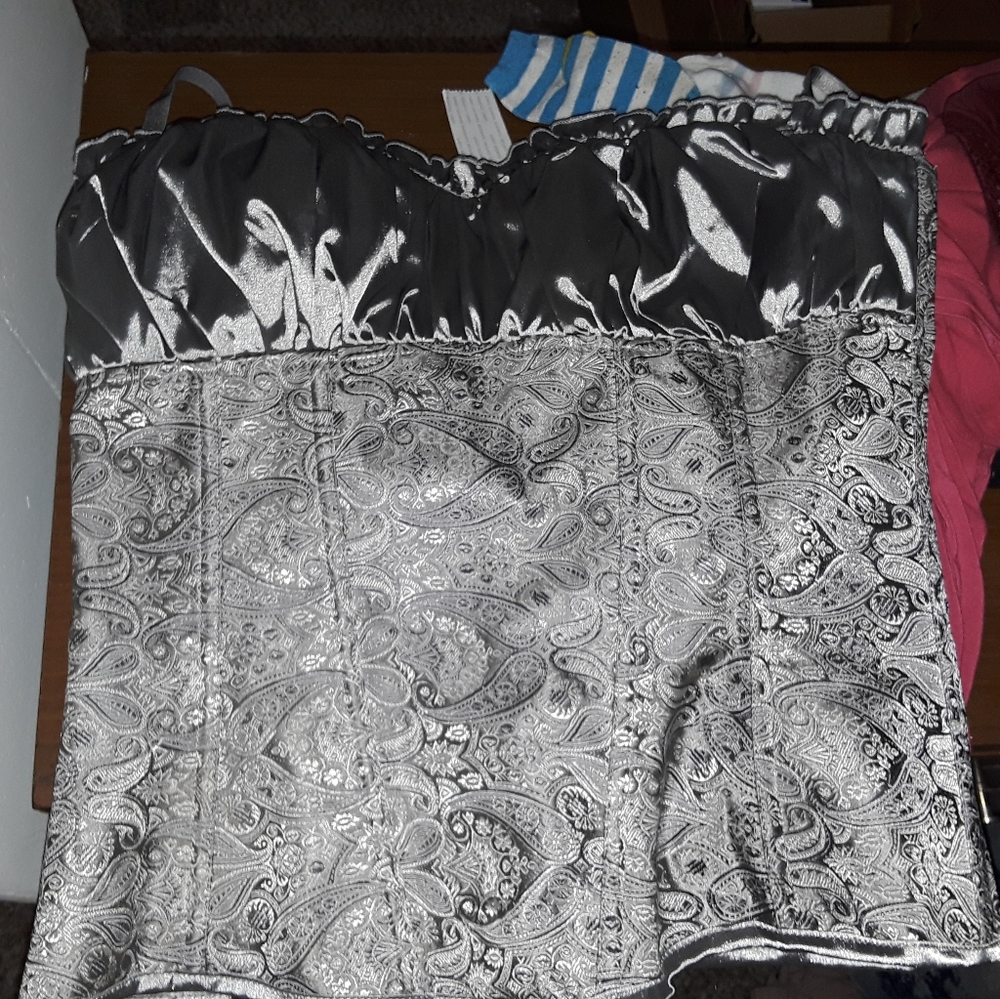 Silver bustle corset. Removable straps.